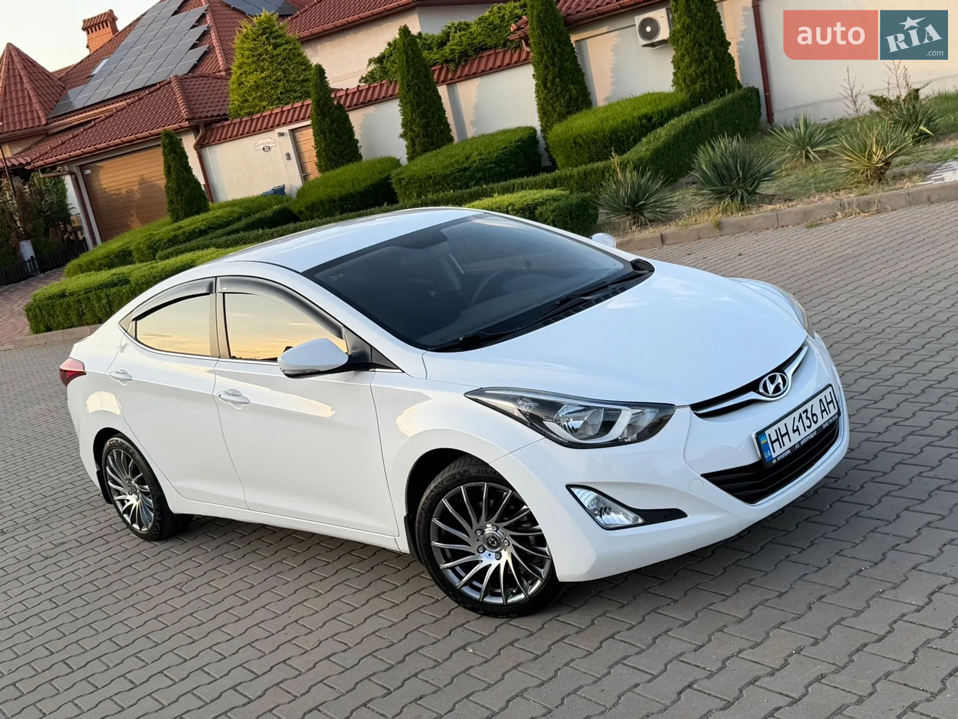2015 Hyundai Elantra - мініатюра 31
