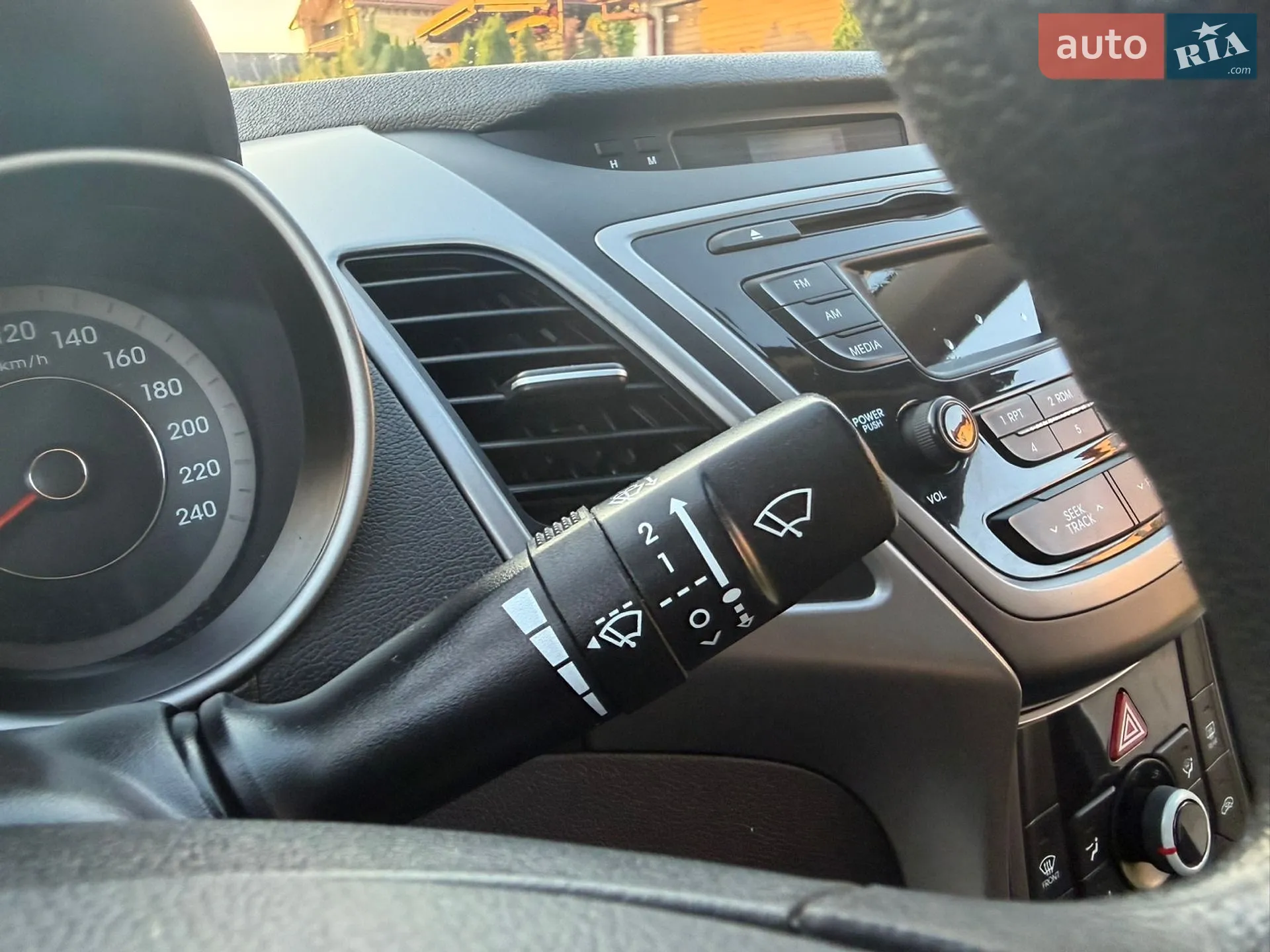 2015 Hyundai Elantra - мініатюра 42