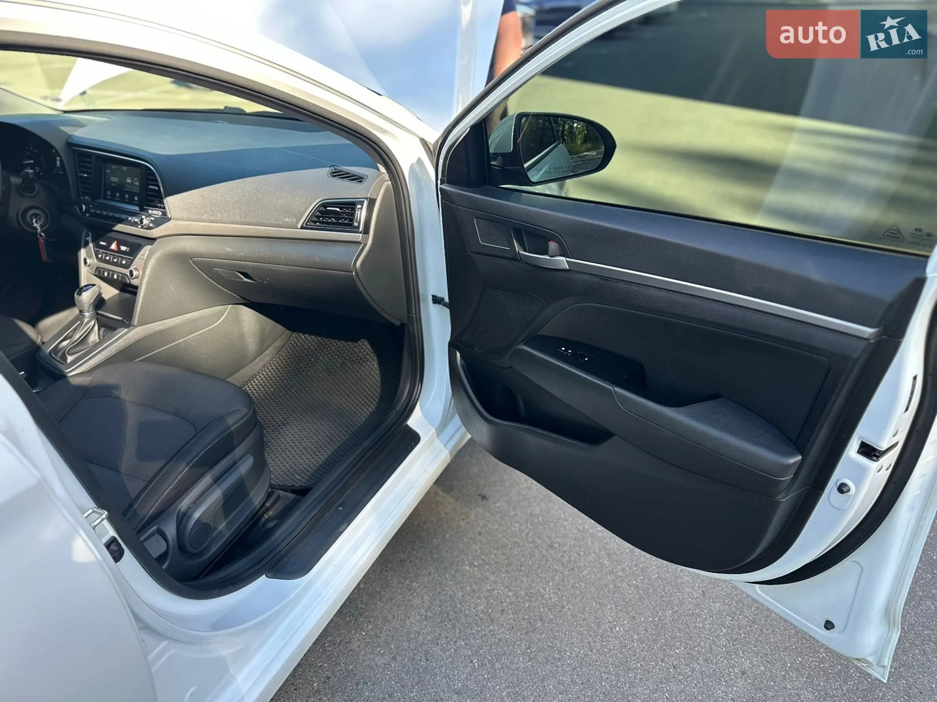 2018 Hyundai Elantra - мініатюра 37