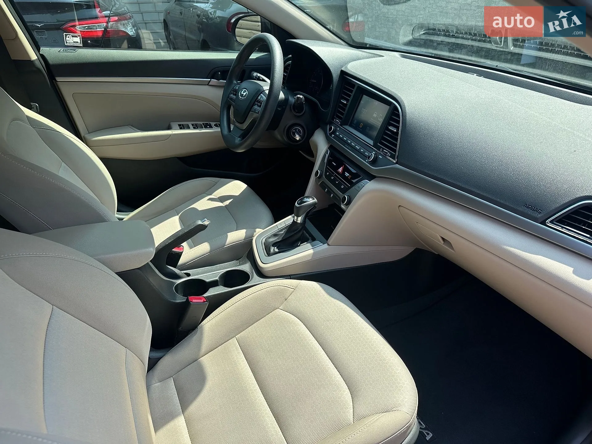 2018 Hyundai Elantra - мініатюра 31
