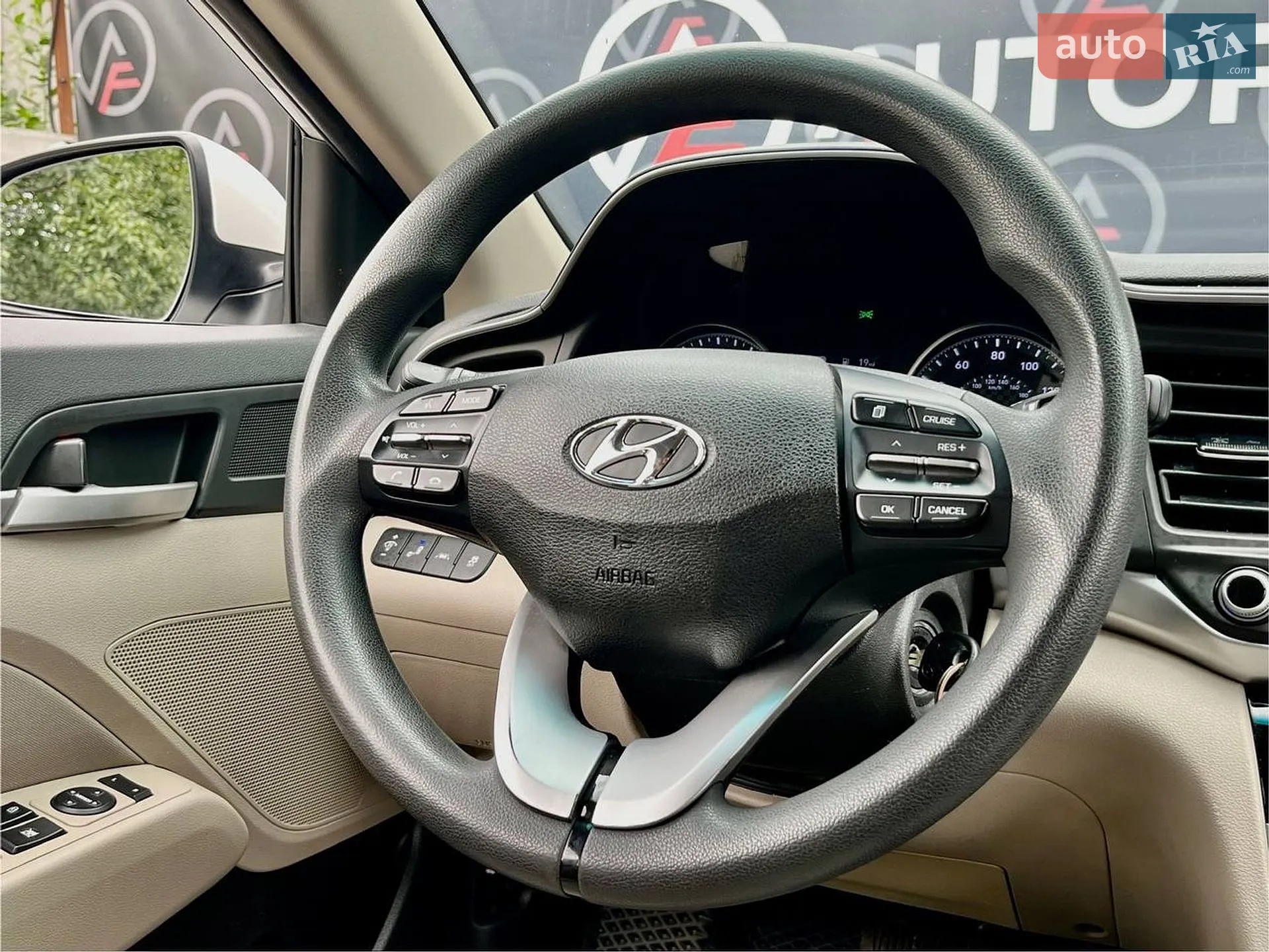2018 Hyundai Elantra - мініатюра 16