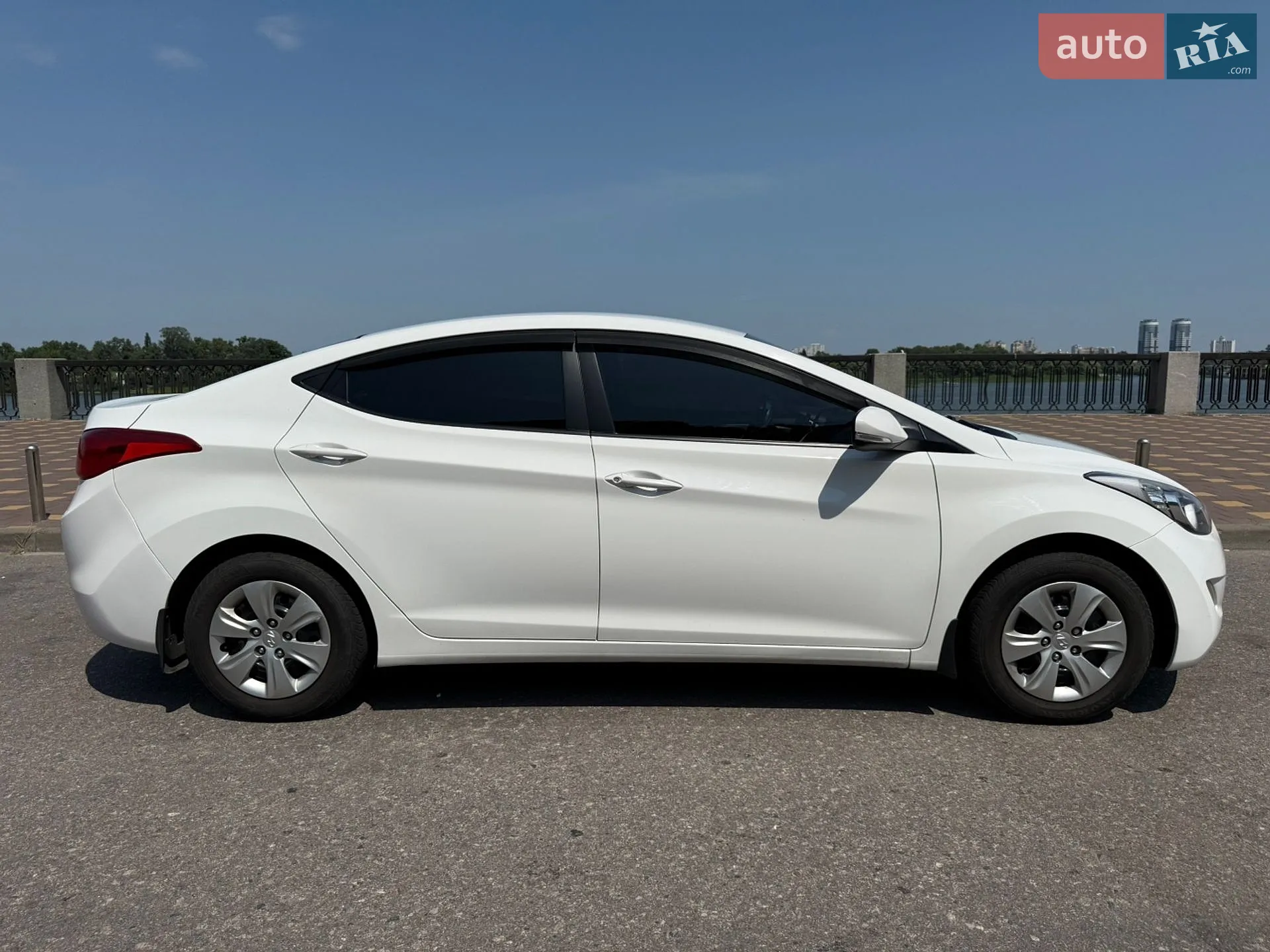 2013 Hyundai Elantra - мініатюра 2
