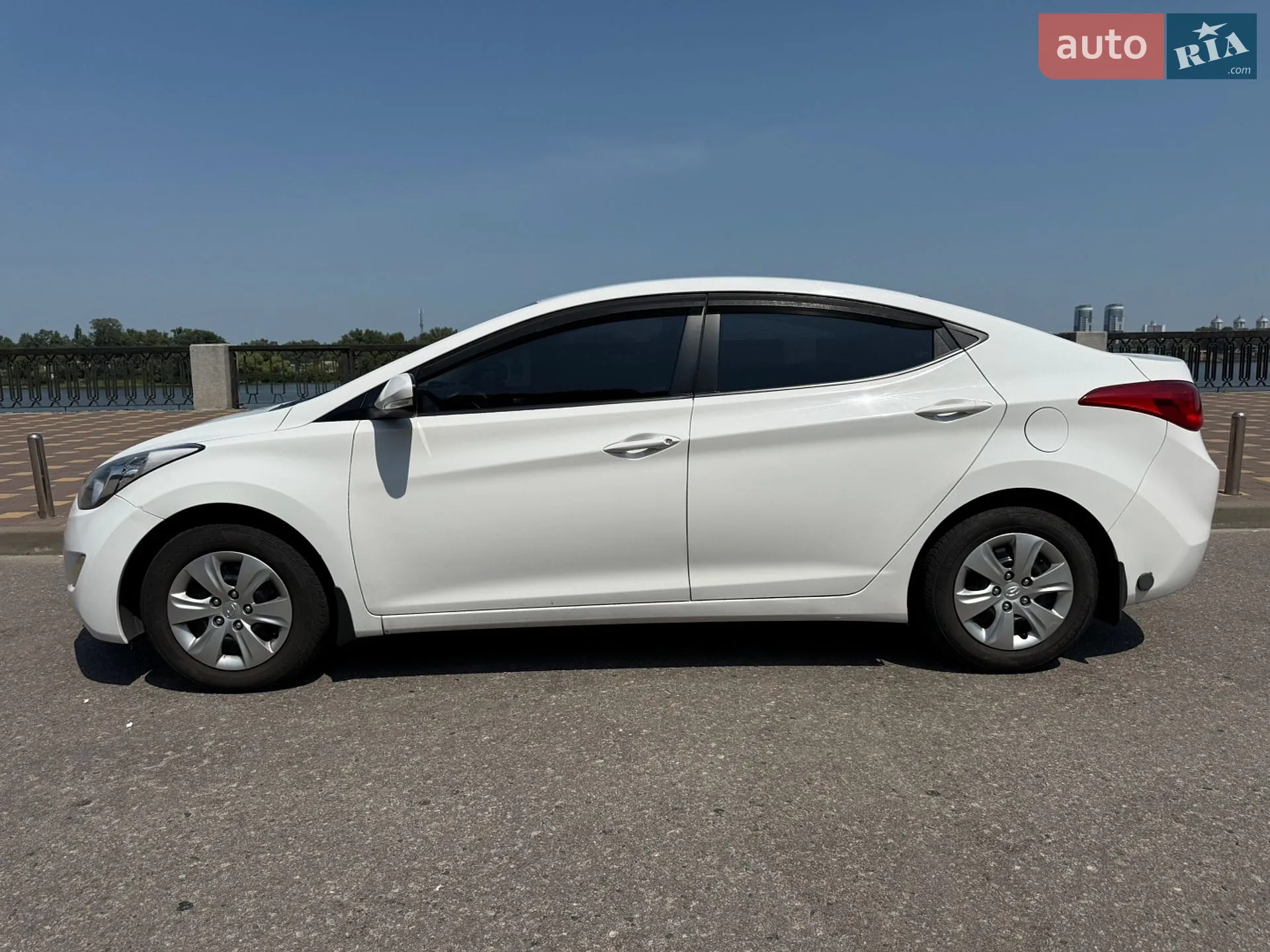 2013 Hyundai Elantra - мініатюра 11