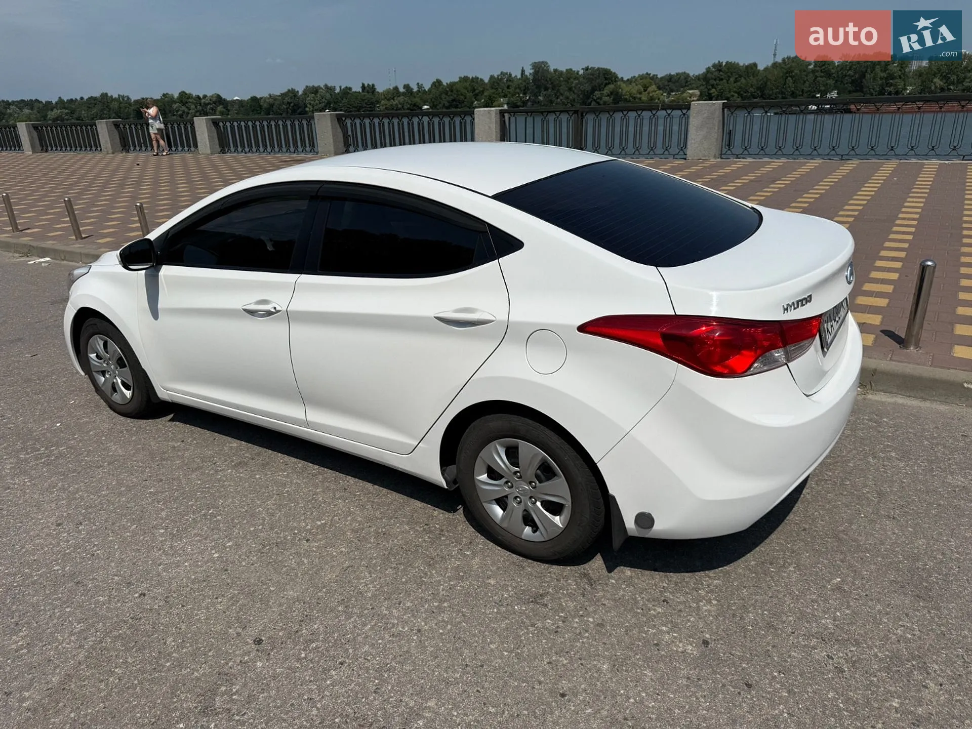 2013 Hyundai Elantra - мініатюра 13