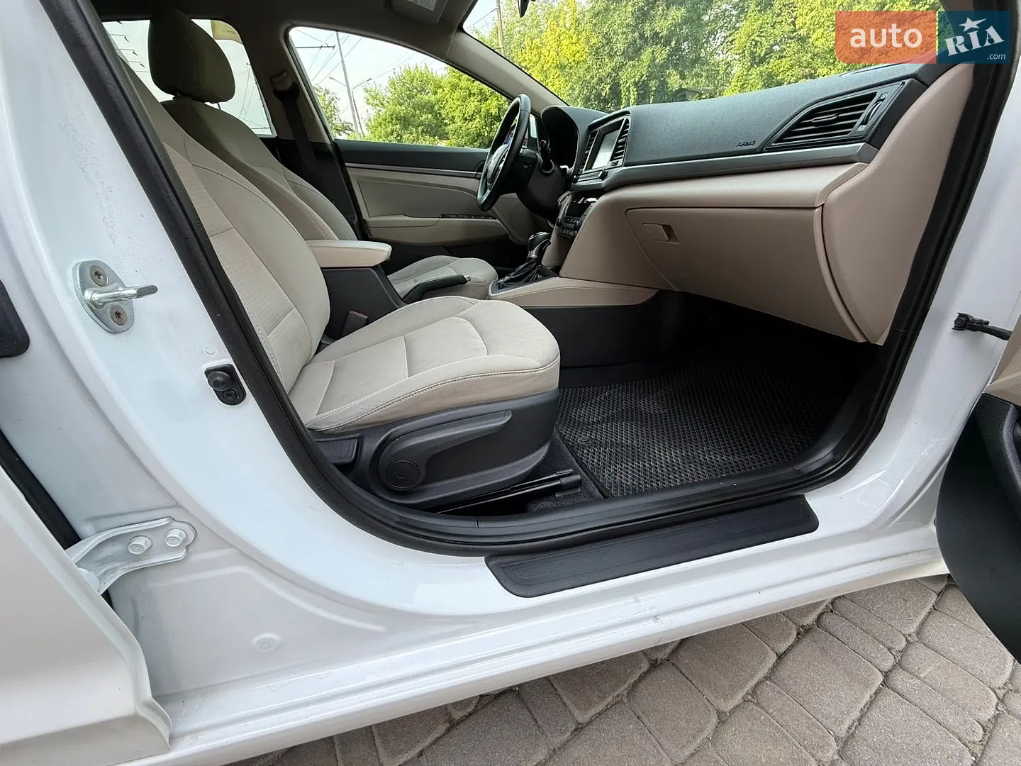 2016 Hyundai Elantra - мініатюра 8