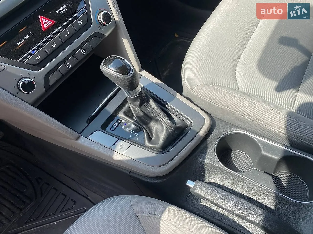 2017 Hyundai Elantra - мініатюра 15
