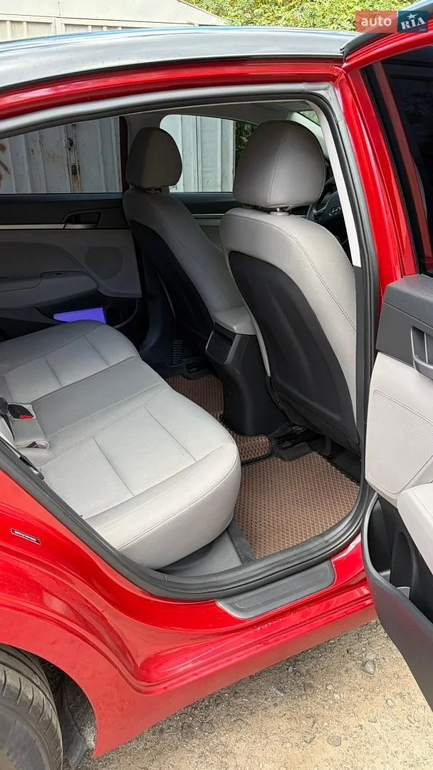 2016 Hyundai Elantra - мініатюра 13