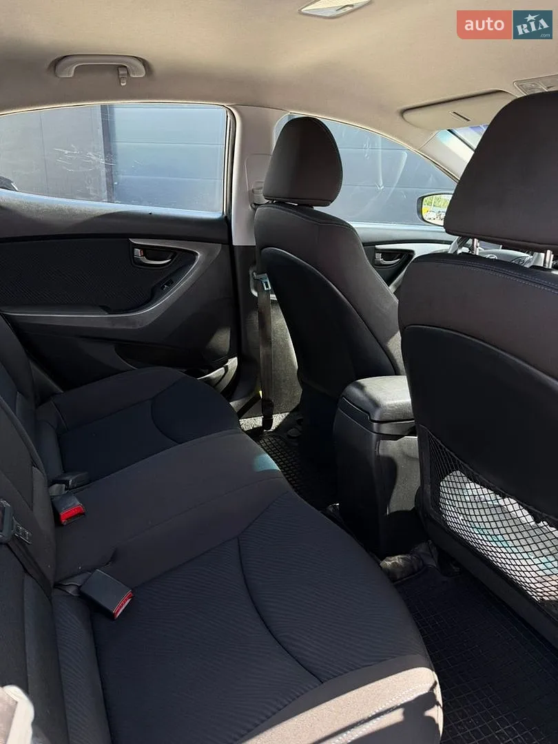 2013 Hyundai Elantra - мініатюра 16