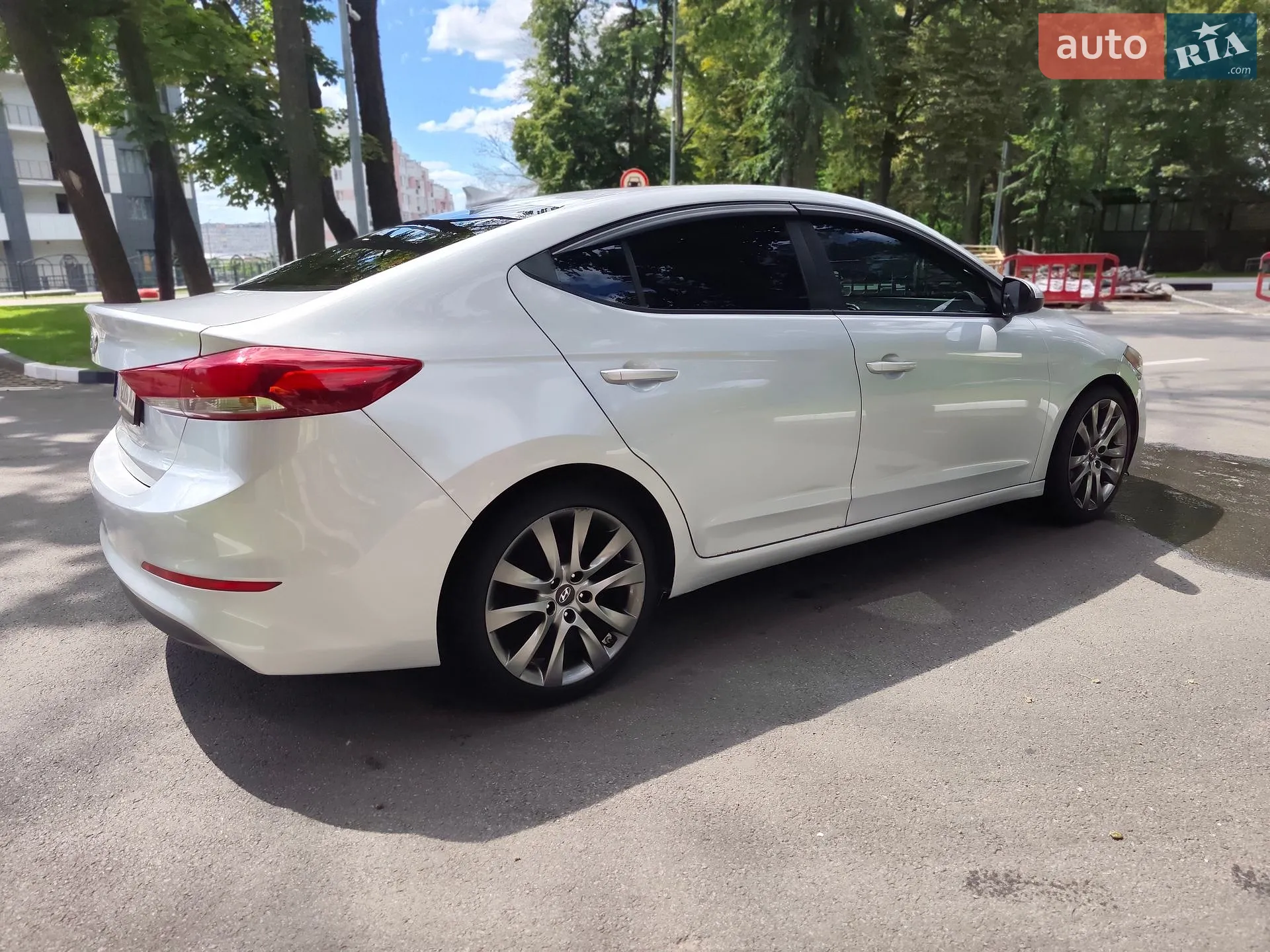 2016 Hyundai Elantra - мініатюра 10