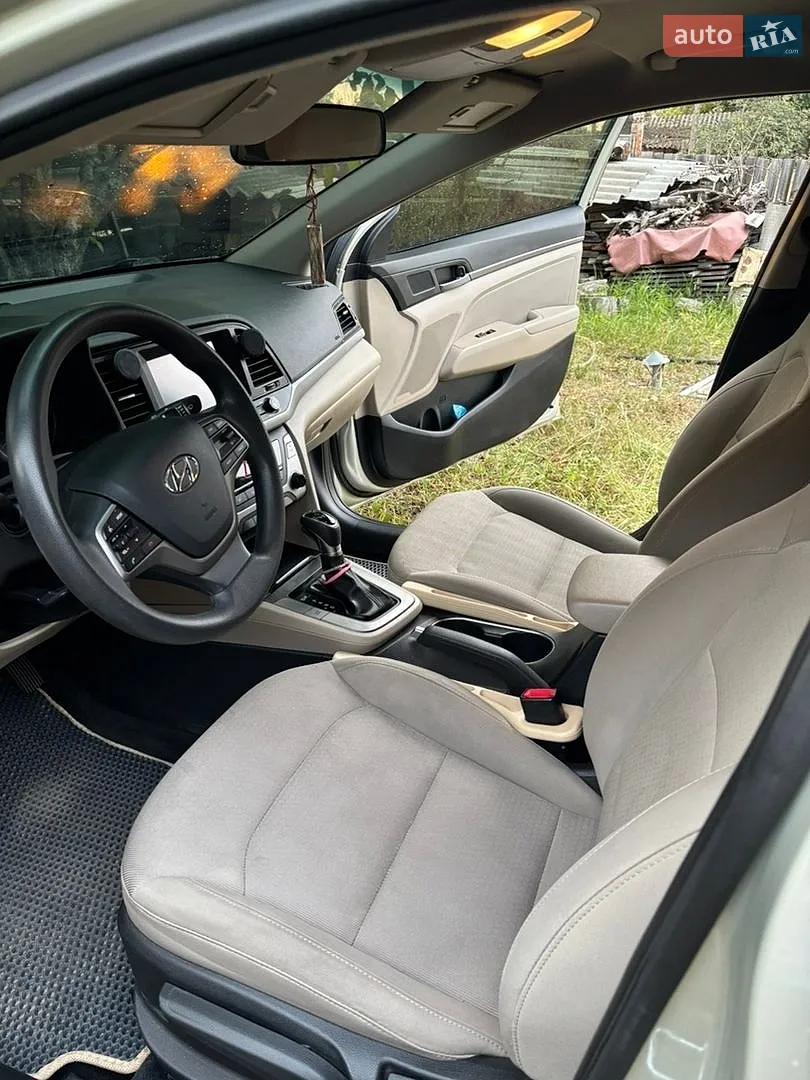 2016 Hyundai Elantra - мініатюра 31