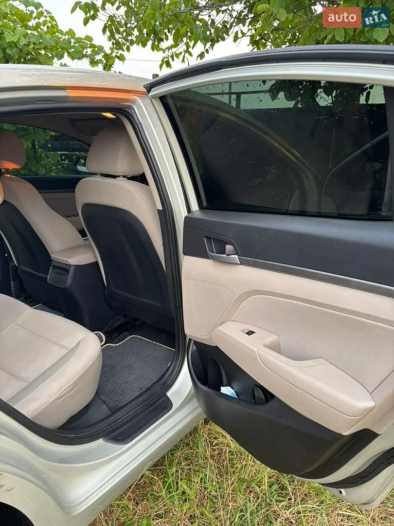 2016 Hyundai Elantra - мініатюра 35