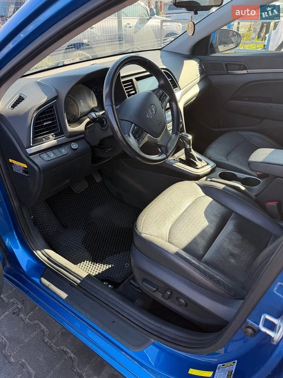 2016 Hyundai Elantra - мініатюра 17