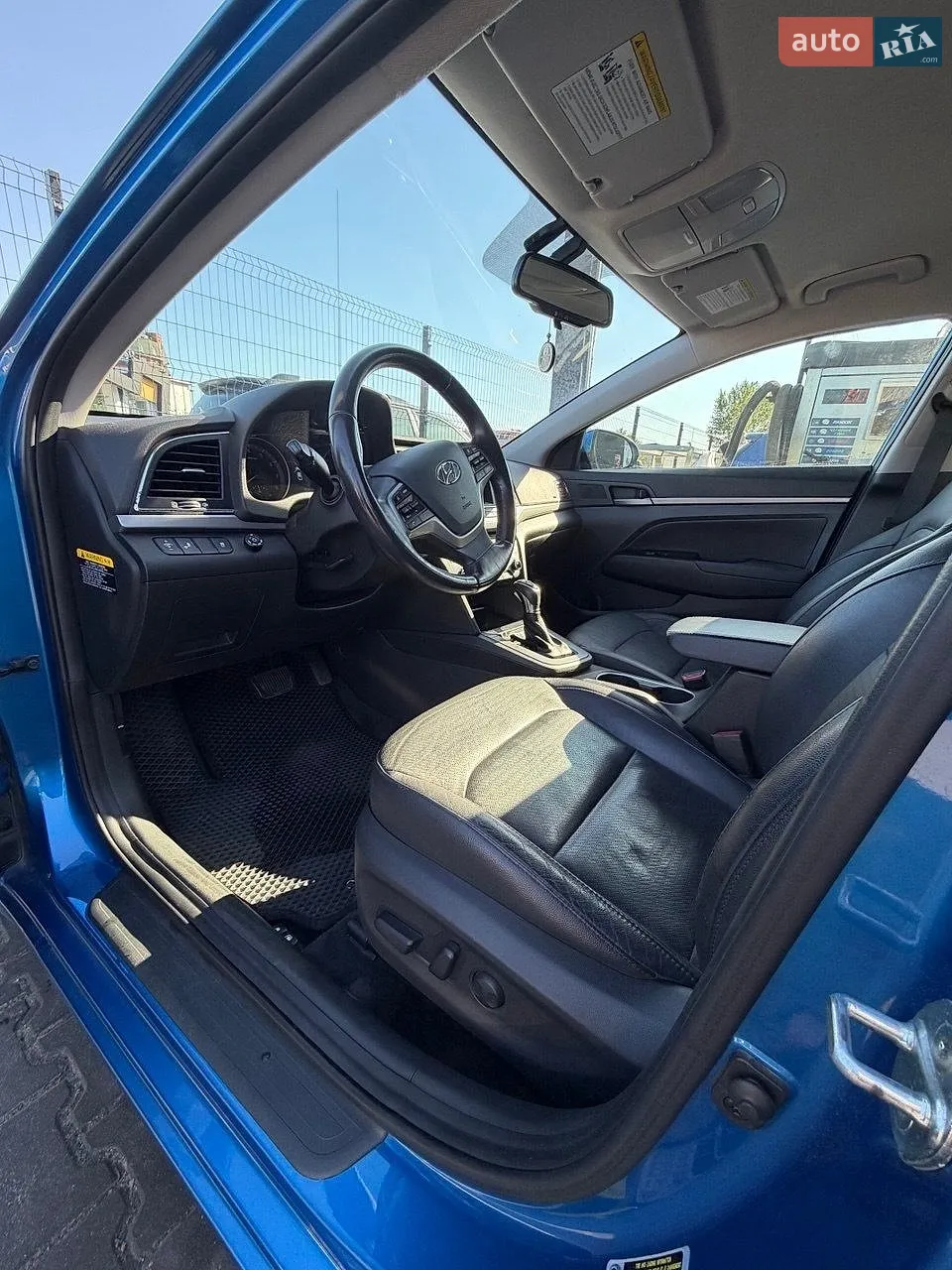 2016 Hyundai Elantra - мініатюра 19