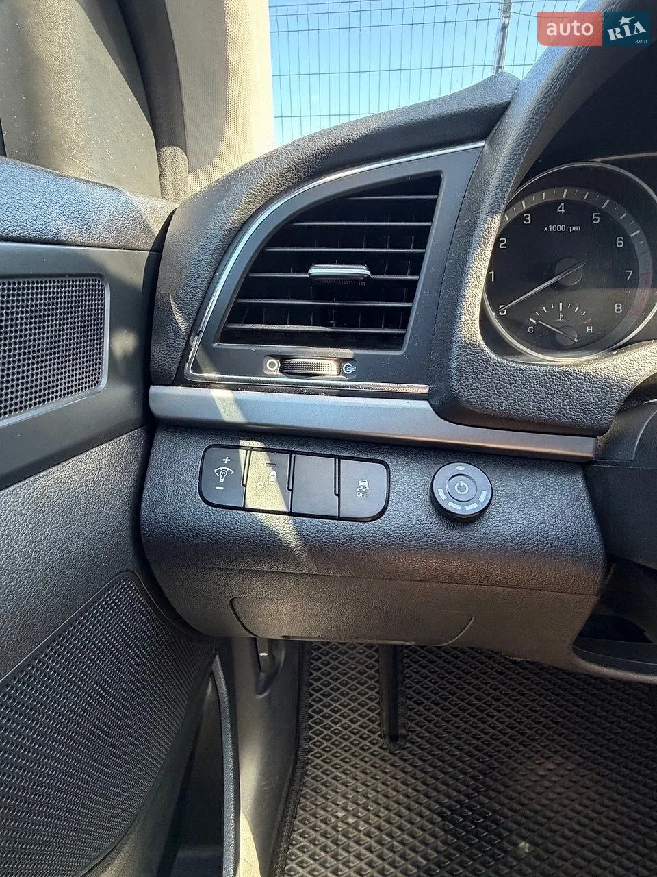 2016 Hyundai Elantra - мініатюра 23