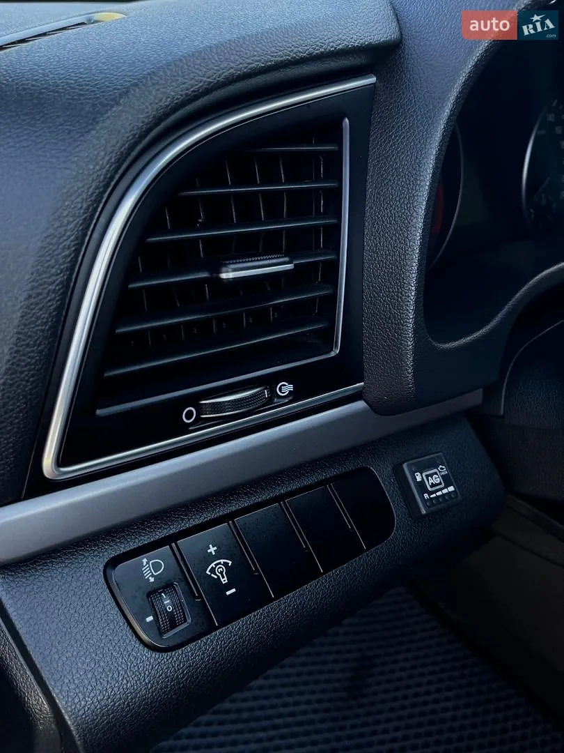 2016 Hyundai Elantra - мініатюра 9