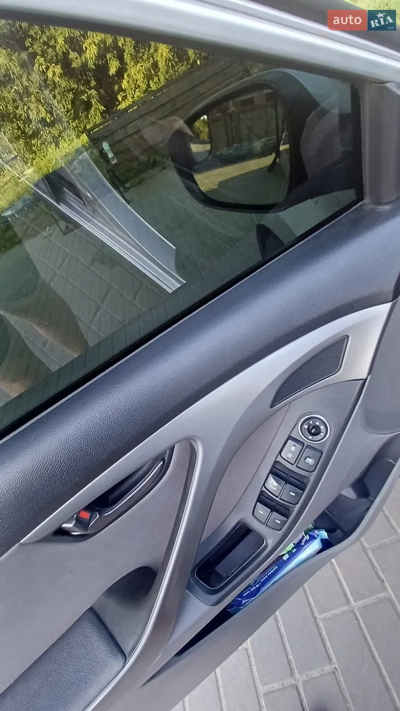 2013 Hyundai Elantra - мініатюра 5