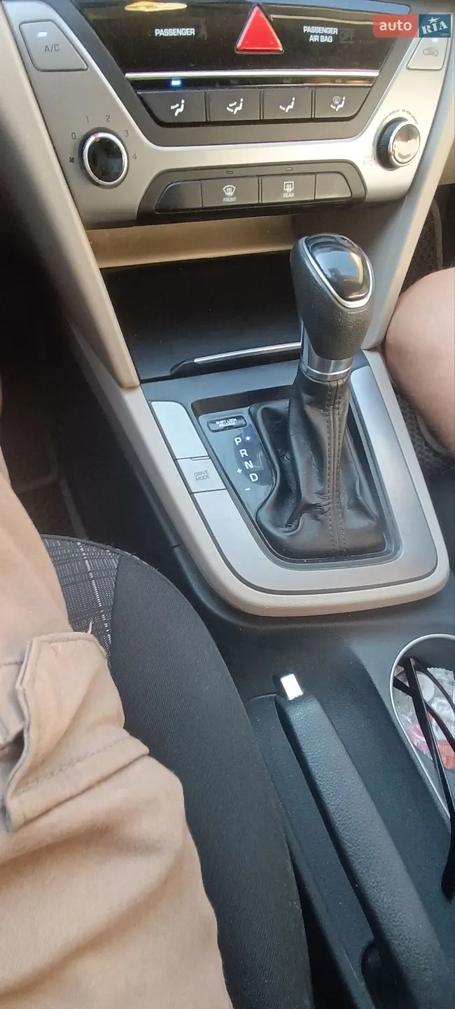 2016 Hyundai Elantra - мініатюра 9