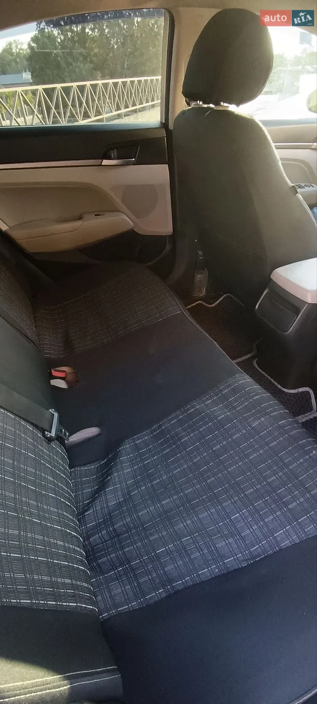 2016 Hyundai Elantra - мініатюра 8
