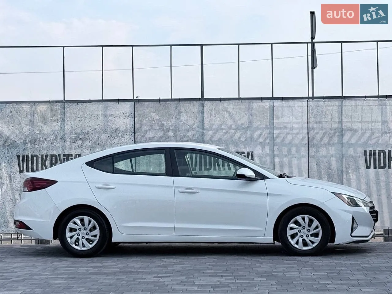 2019 Hyundai Elantra - мініатюра 9