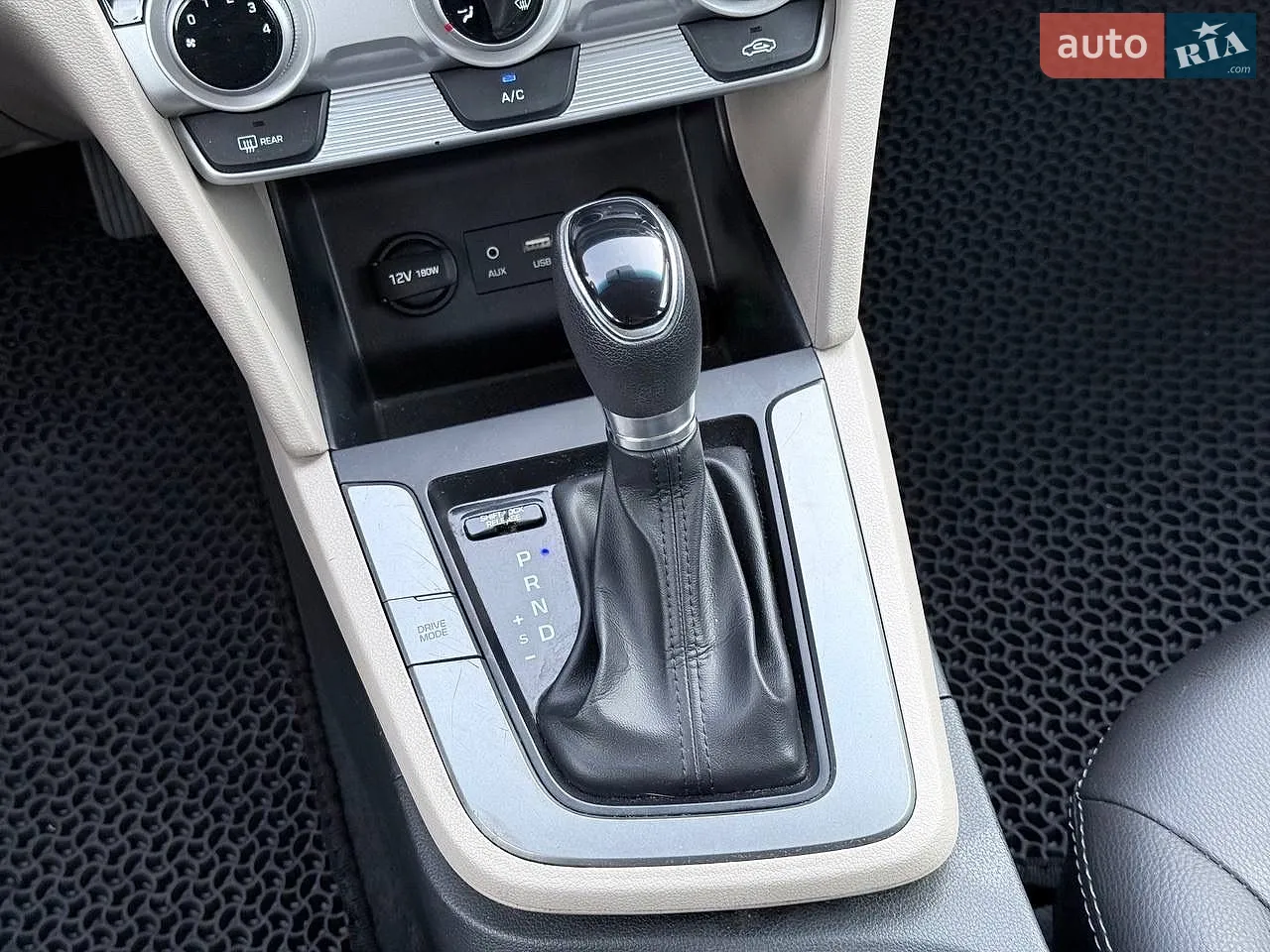 2019 Hyundai Elantra - мініатюра 23