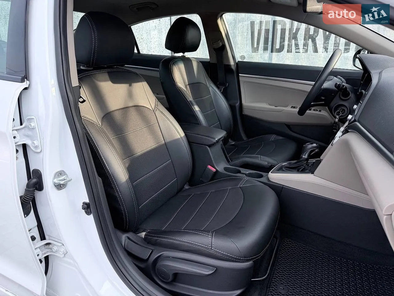 2019 Hyundai Elantra - мініатюра 32