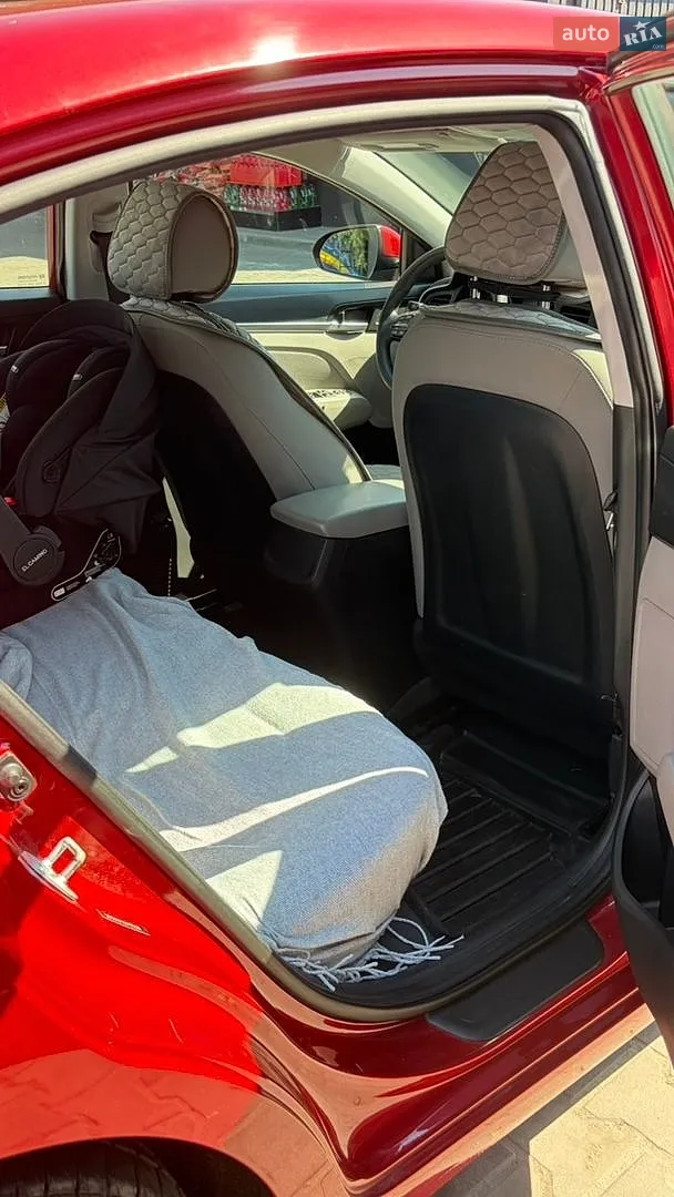 2018 Hyundai Elantra - мініатюра 9
