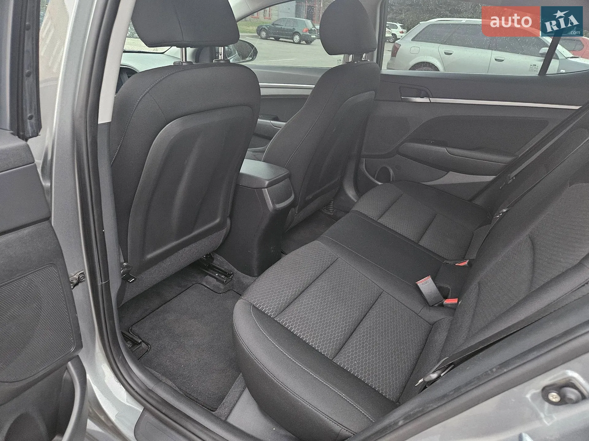2019 Hyundai Elantra - мініатюра 9