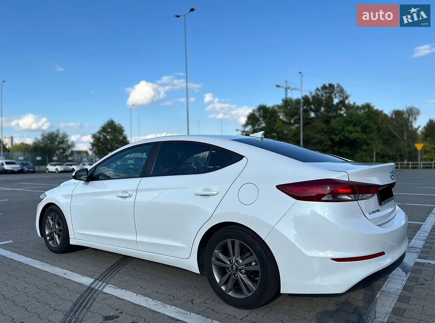 2017 Hyundai Elantra - мініатюра 8