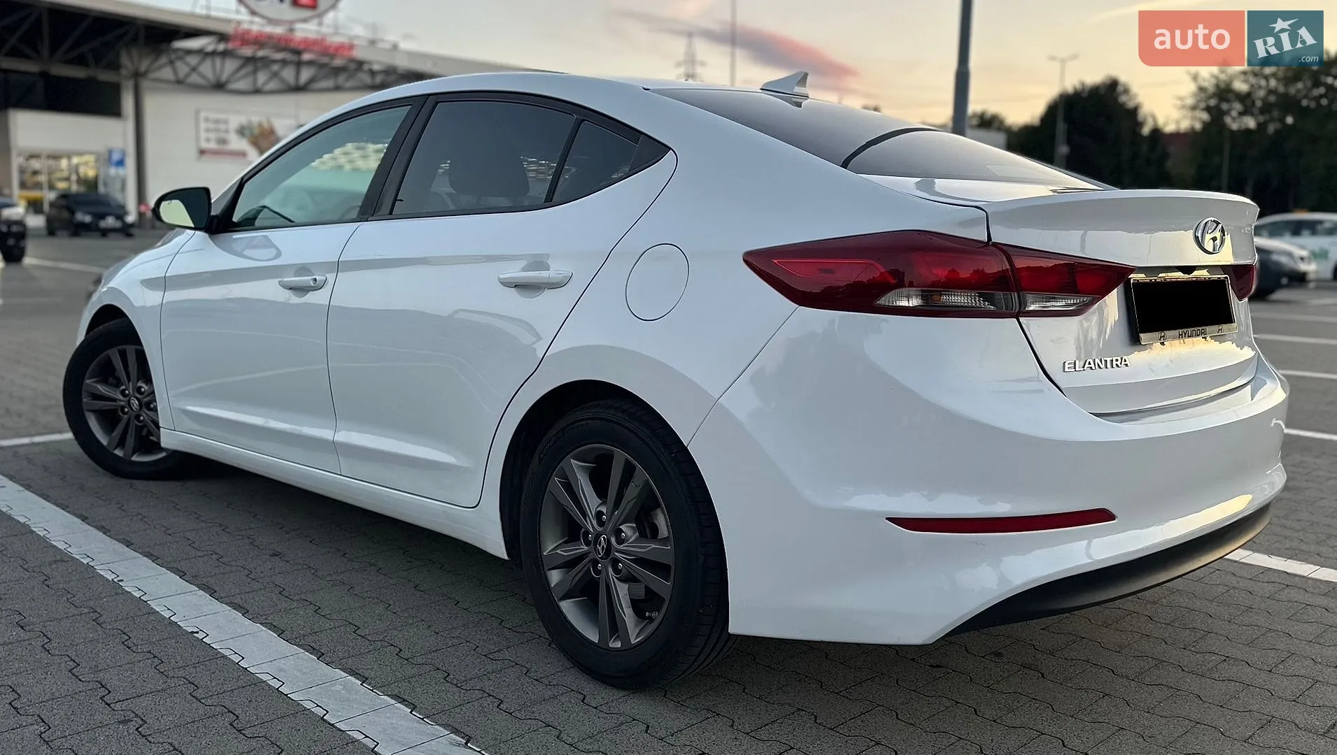 2017 Hyundai Elantra - мініатюра 6
