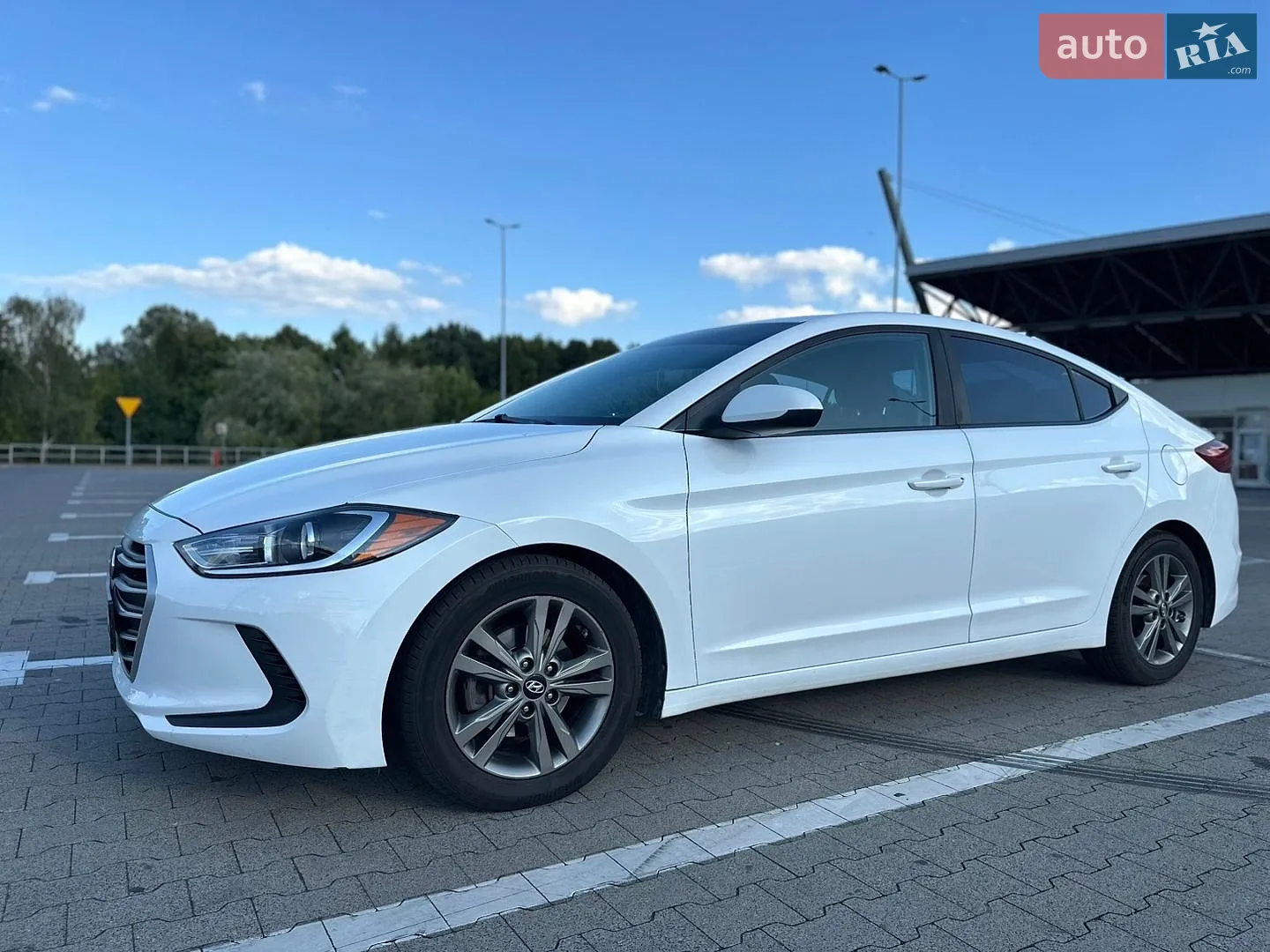 2017 Hyundai Elantra - мініатюра 9