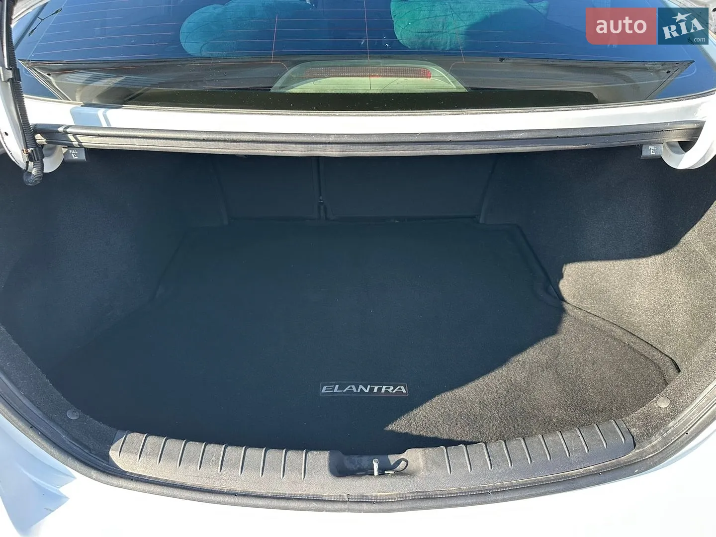 2017 Hyundai Elantra - мініатюра 14