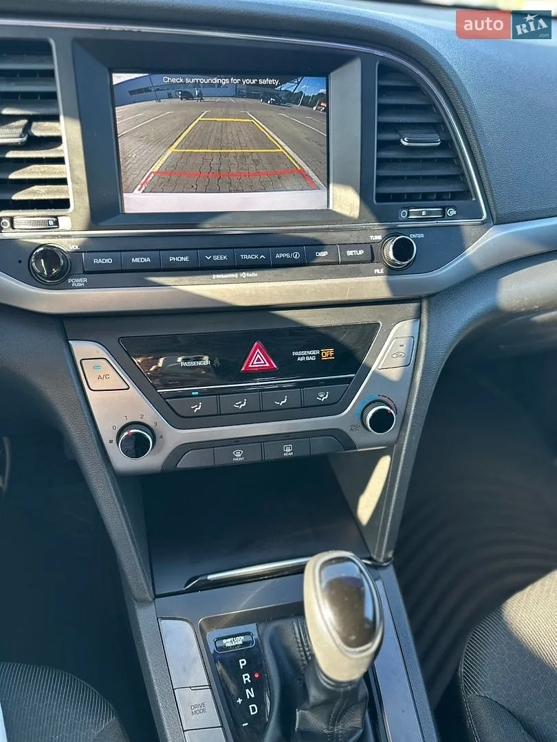 2017 Hyundai Elantra - мініатюра 17