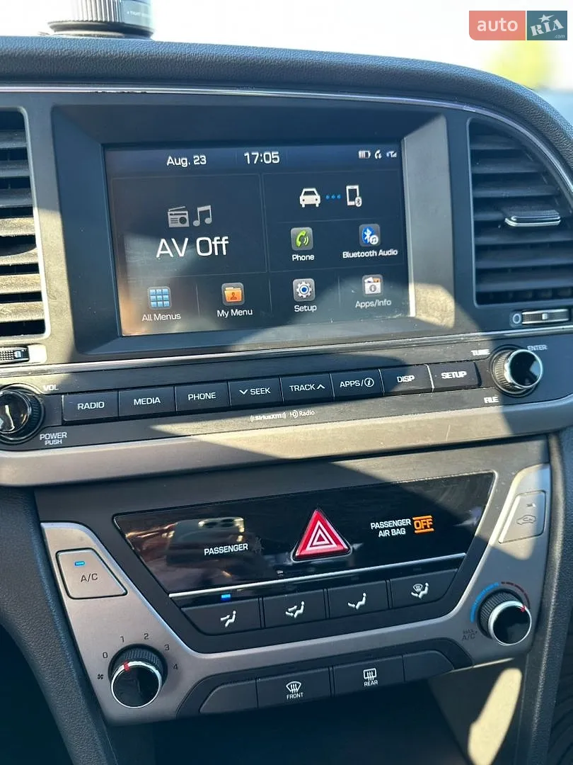 2017 Hyundai Elantra - мініатюра 18