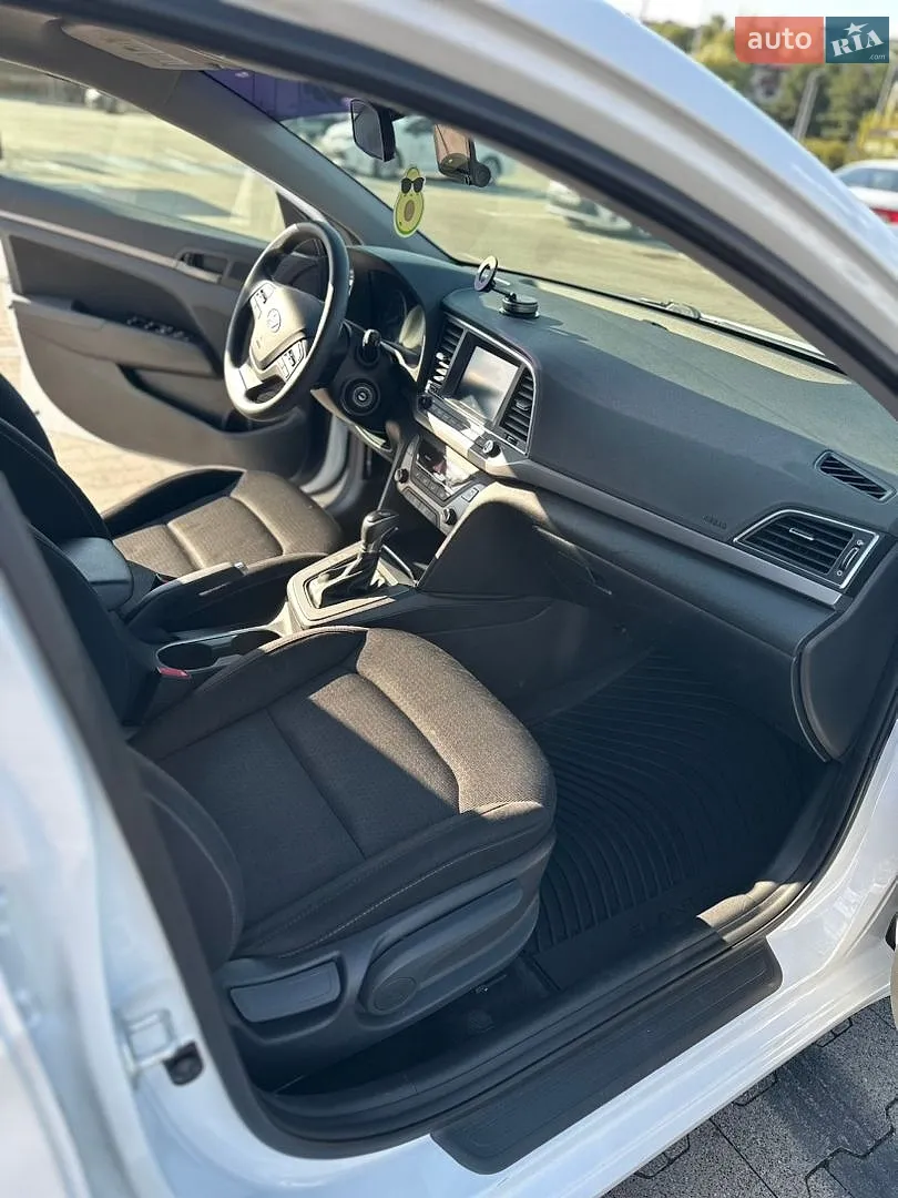 2017 Hyundai Elantra - мініатюра 21