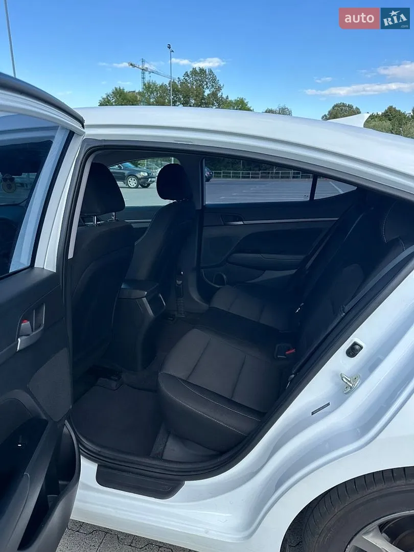 2017 Hyundai Elantra - мініатюра 23