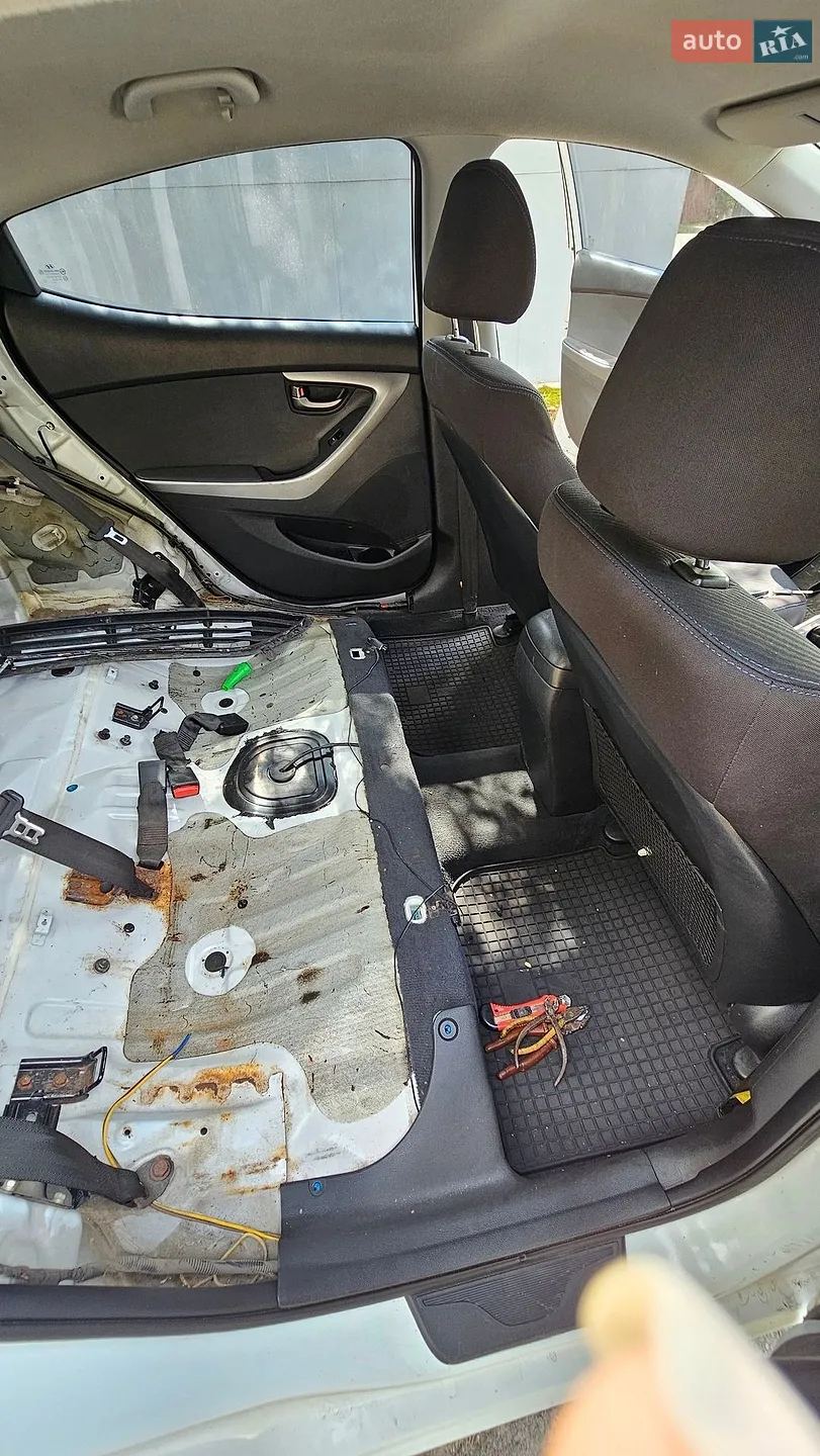 2013 Hyundai Elantra - мініатюра 25