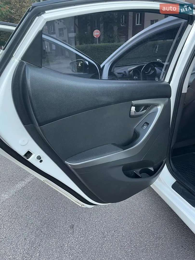 2012 Hyundai Elantra - мініатюра 11