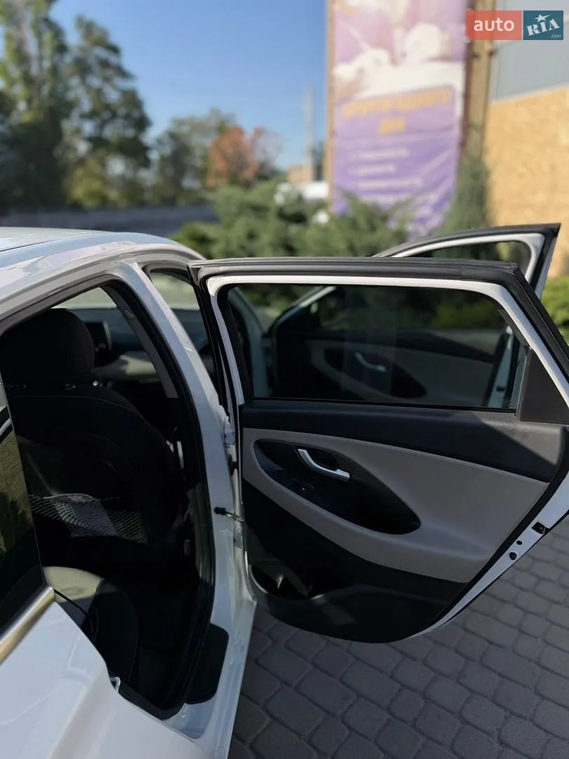 2019 Hyundai Elantra - мініатюра 16