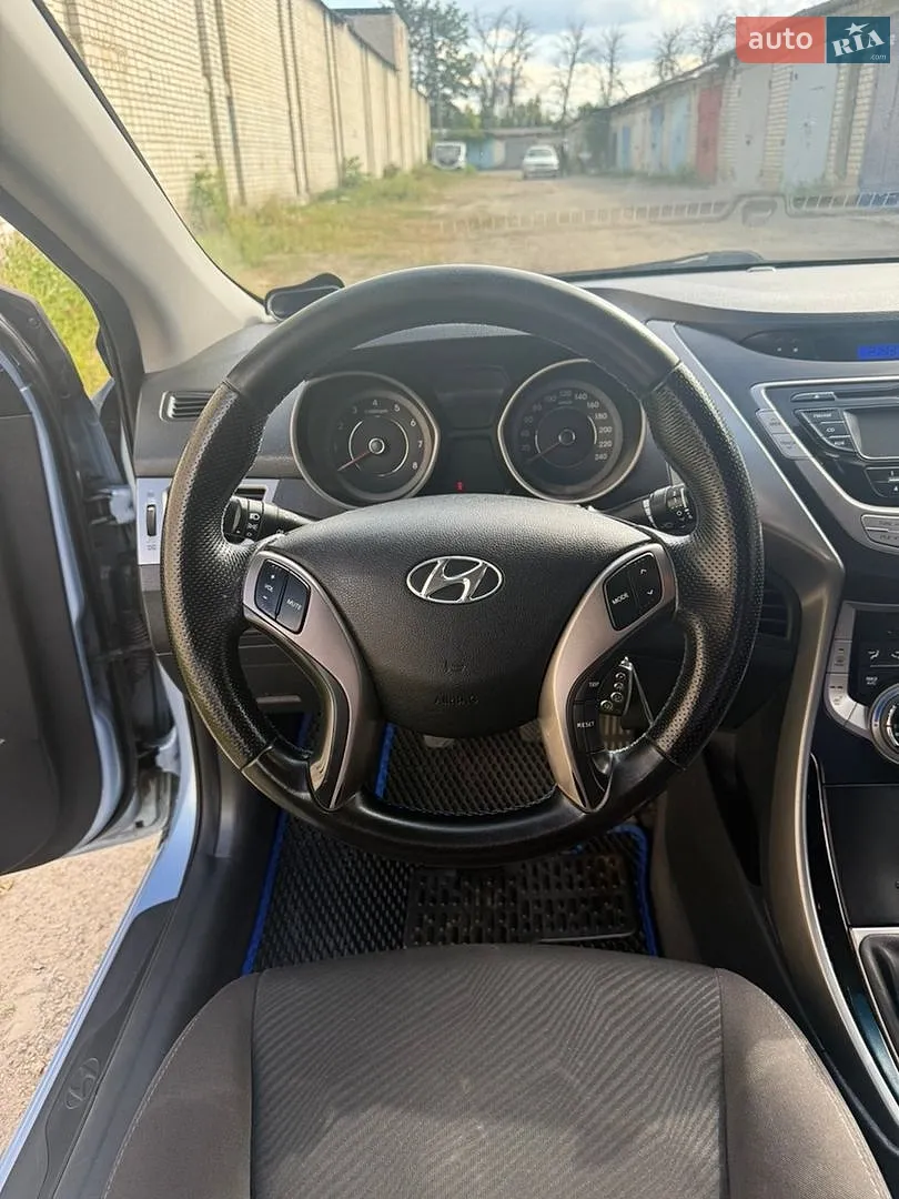 2013 Hyundai Elantra - мініатюра 12