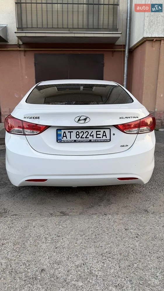 2013 Hyundai Elantra - мініатюра 5