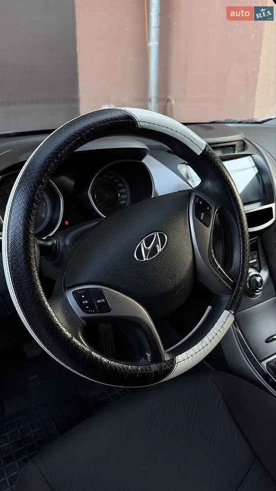 2013 Hyundai Elantra - мініатюра 14