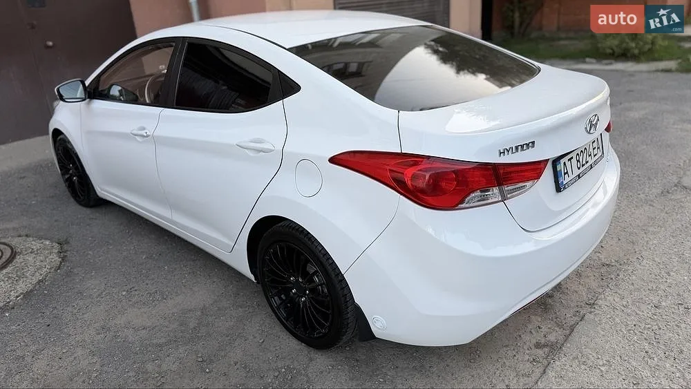 2013 Hyundai Elantra - мініатюра 18