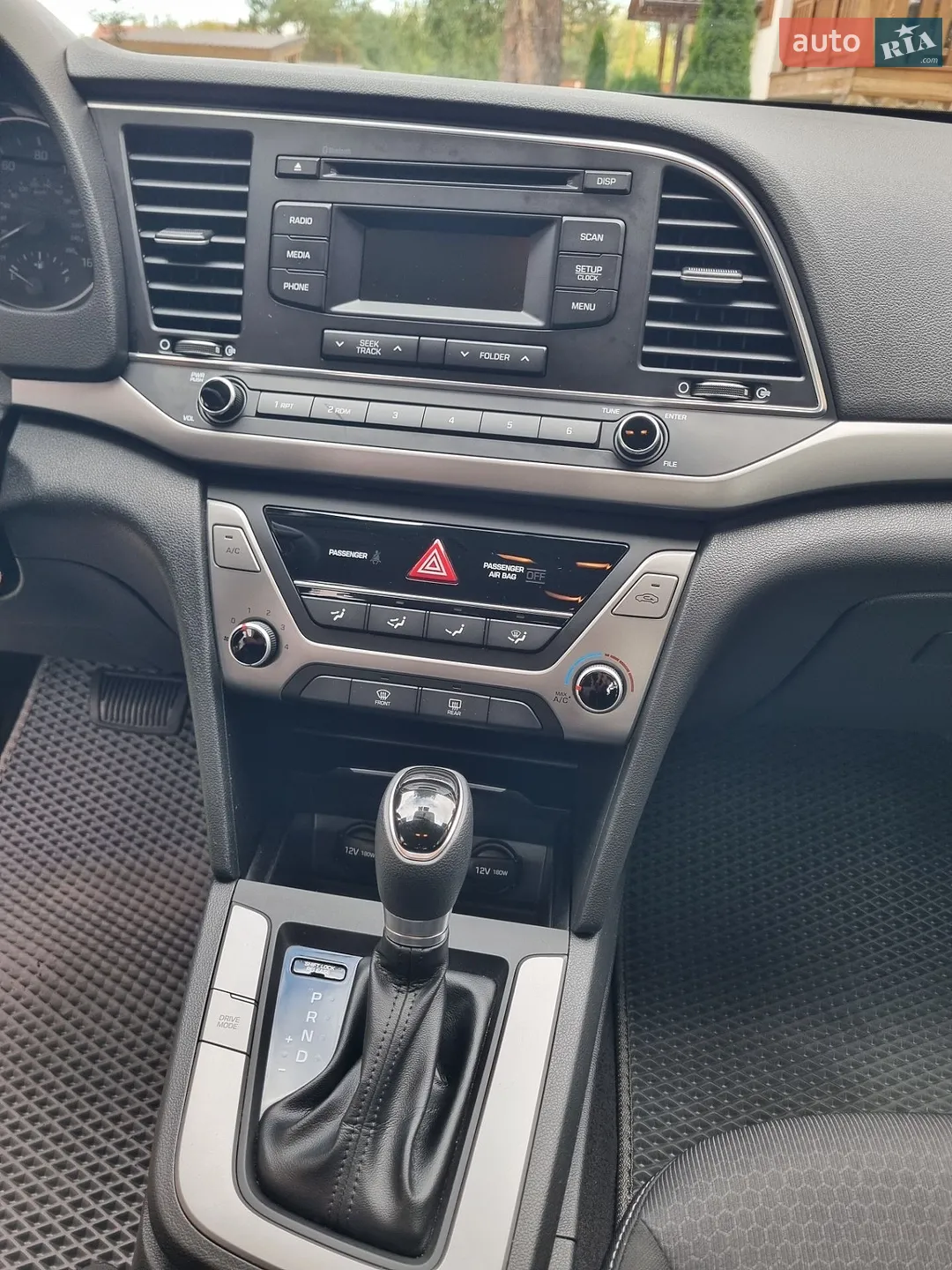 2017 Hyundai Elantra - мініатюра 17