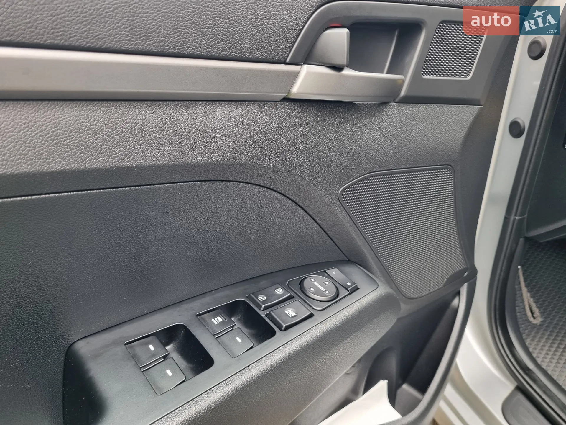 2017 Hyundai Elantra - мініатюра 18