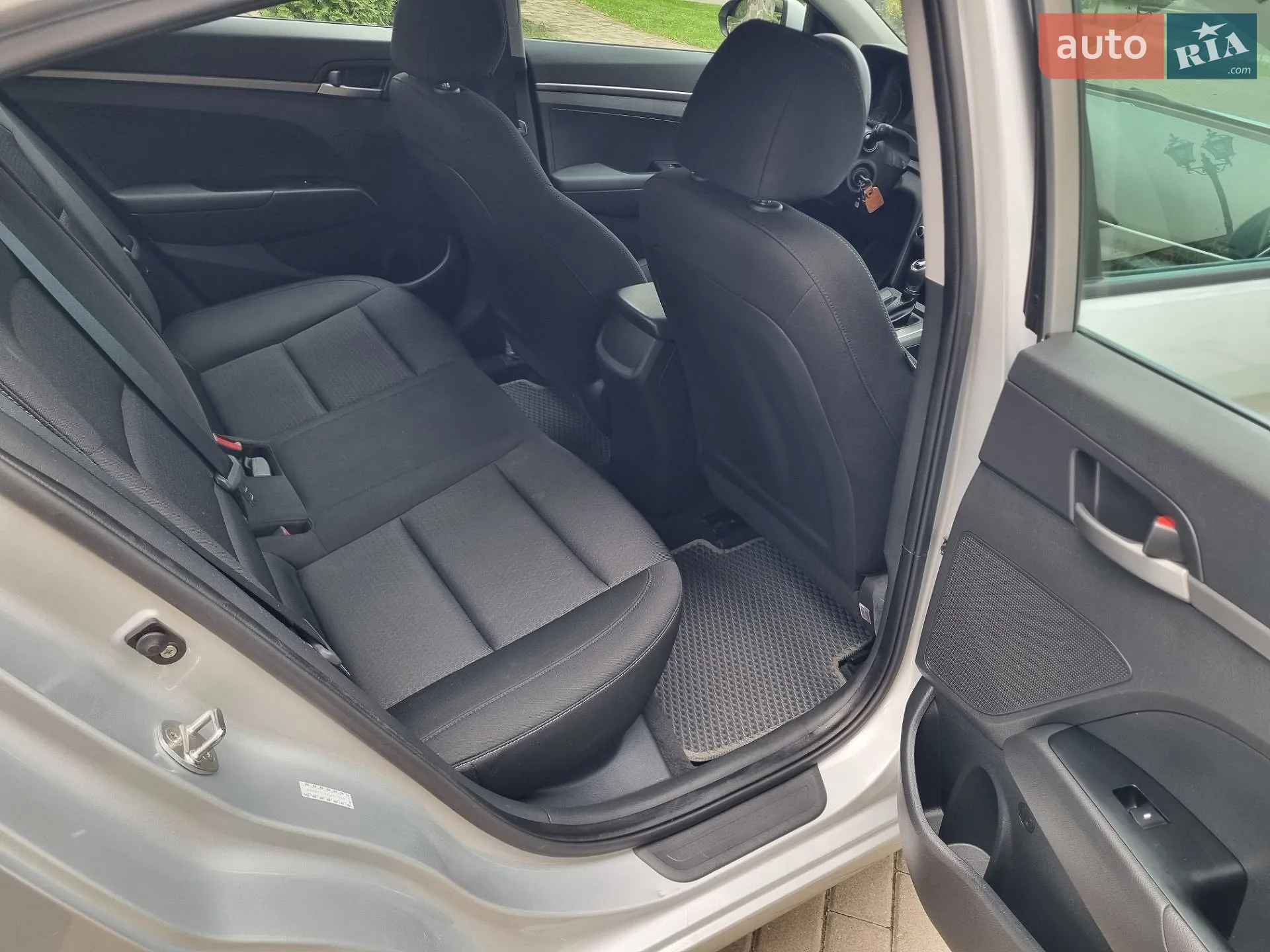 2017 Hyundai Elantra - мініатюра 21