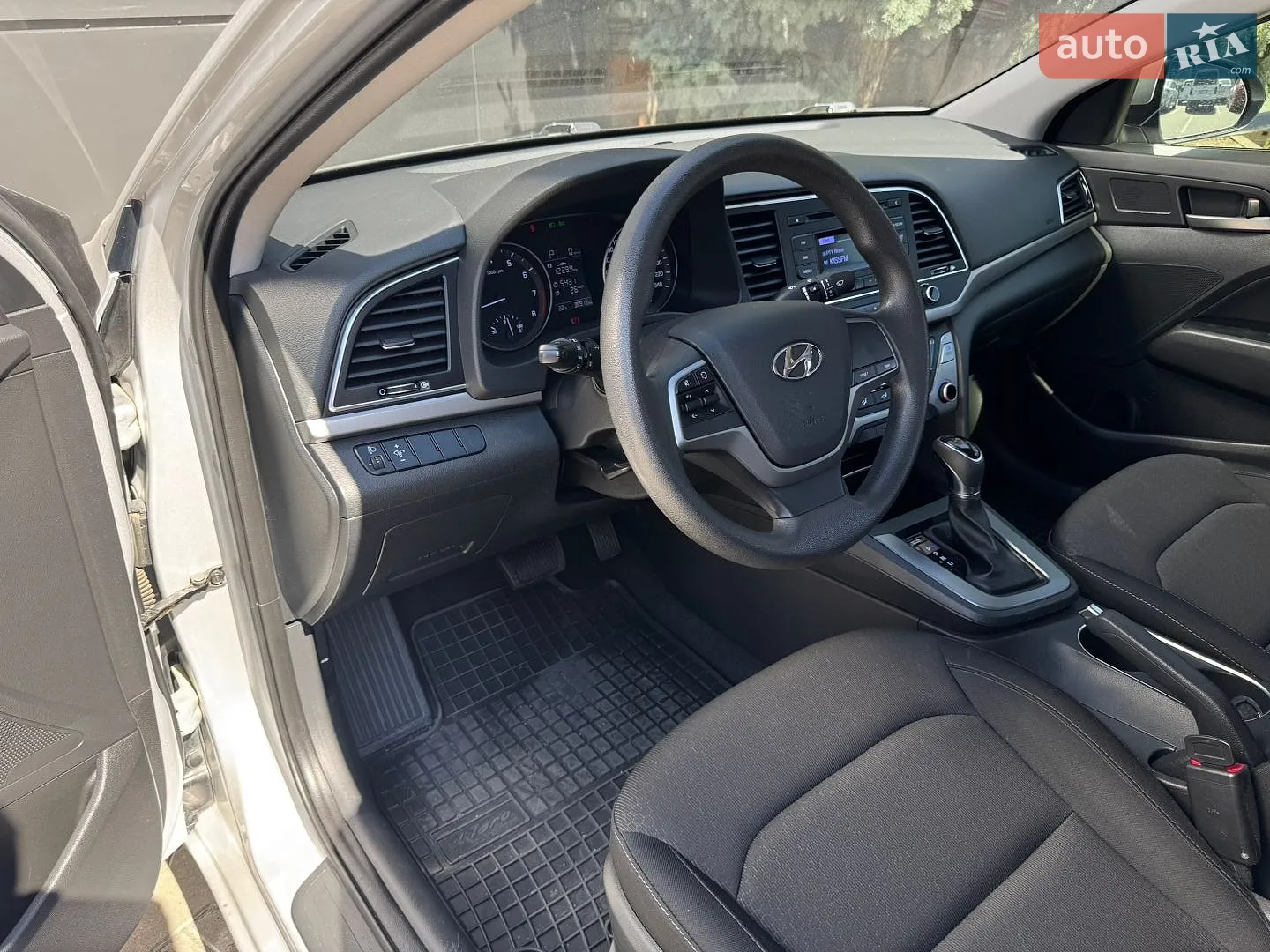 2016 Hyundai Elantra - мініатюра 23