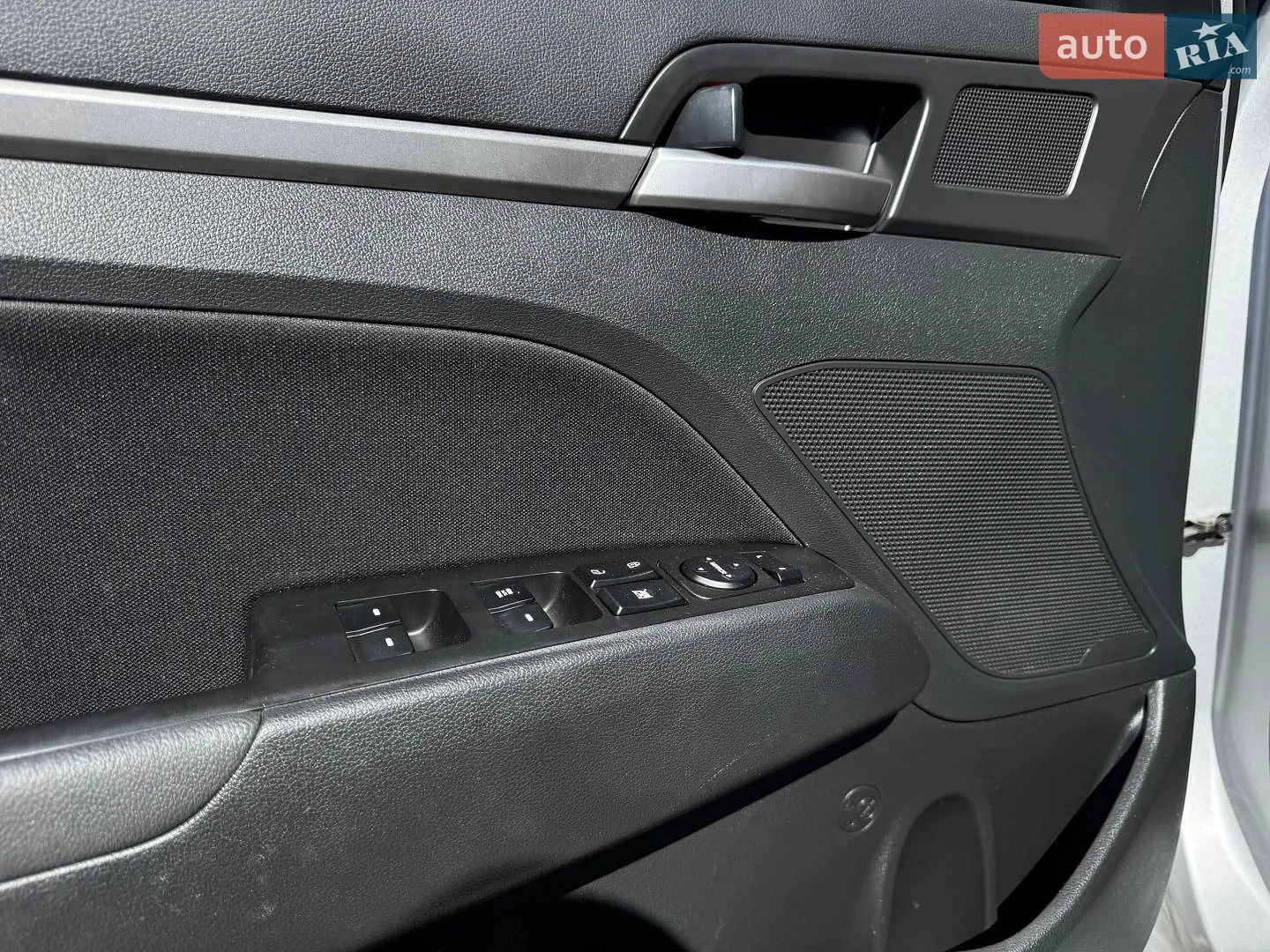 2016 Hyundai Elantra - мініатюра 21