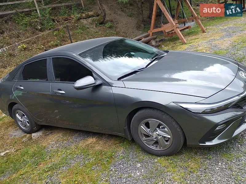 Hyundai Elantra 2024