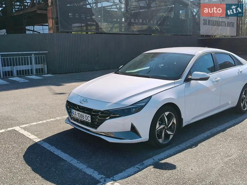 Hyundai Elantra 2023