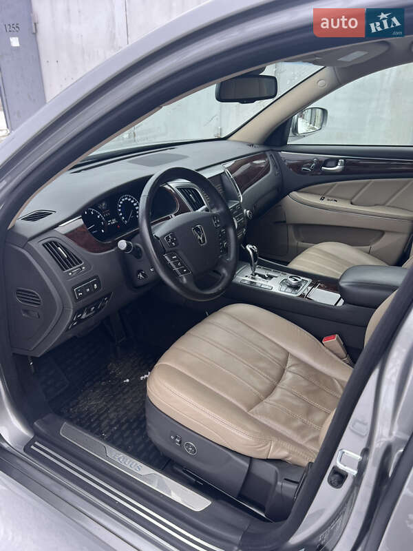 Седан Hyundai Equus 2012 в Кременчуці